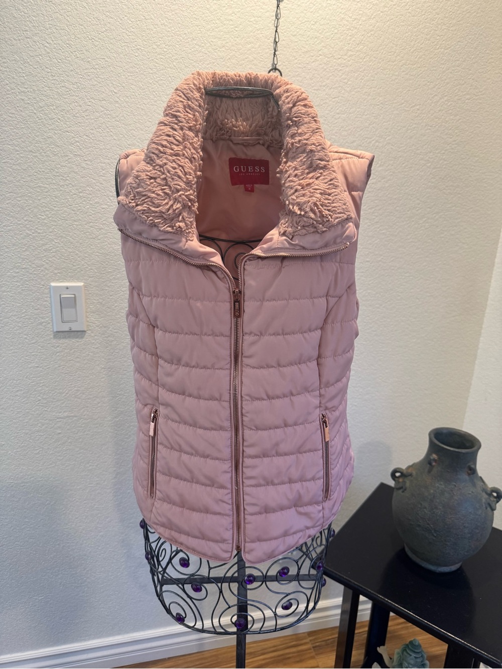 Guess light pink color with a red Logo Label puffer vest with faux fur collar